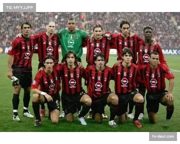 镜头特写：托纳利重返圣西罗，替补登场时收到米兰球迷热烈掌声